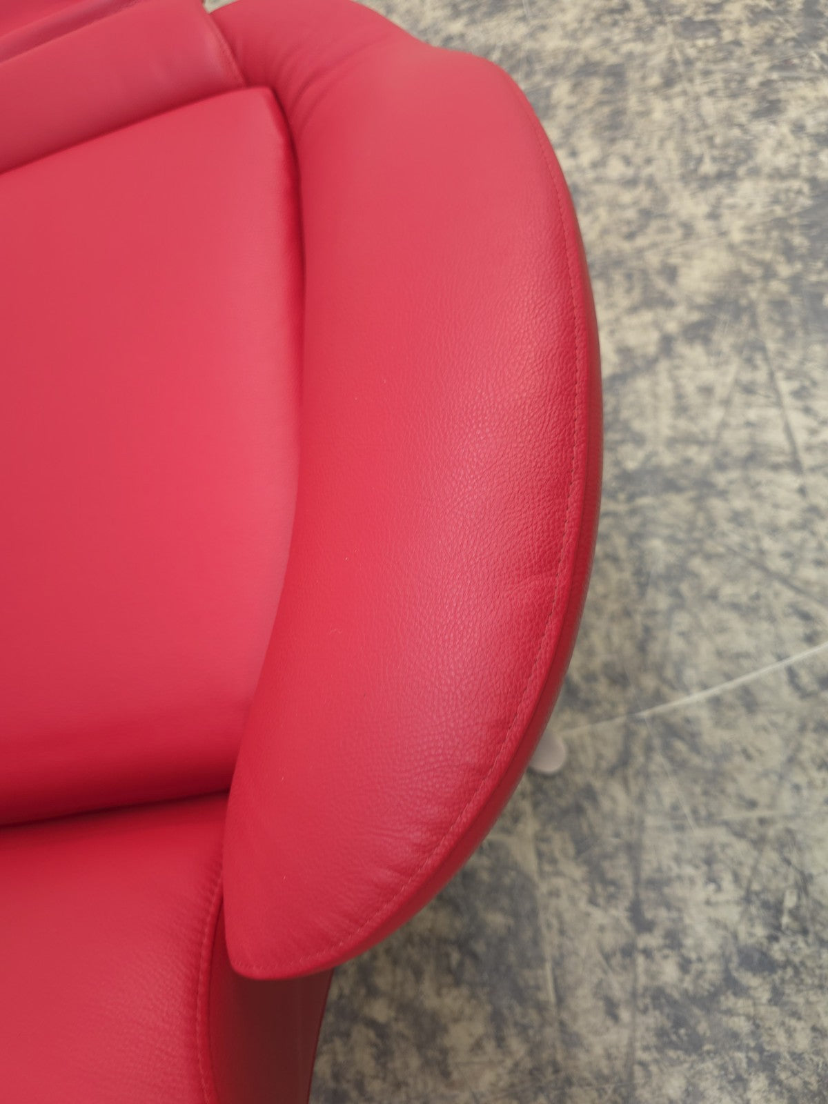 Cassina Dodo Sessel Designersessel Ledersessel Drehsessel Neuwertig Ausstellung-Cassina-JSFurniture
