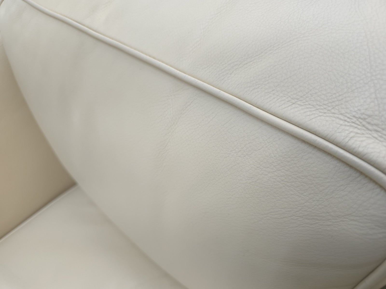 Poltrona Frau Twice Sessel Beige Ledersessel Designer Sessel-Poltrona Frau-JSFurniture