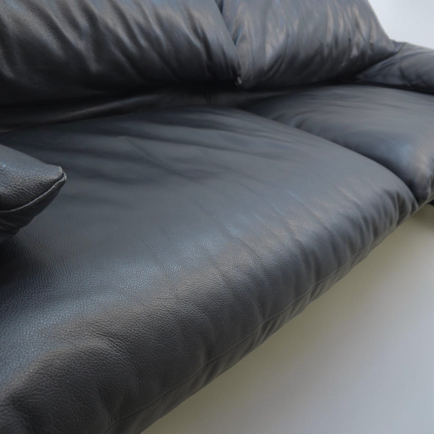 Cassina Maralunga Zweisitzer Designersofa Ledersofa Couch Ledercouch schwarz-Cassina-JSFurniture