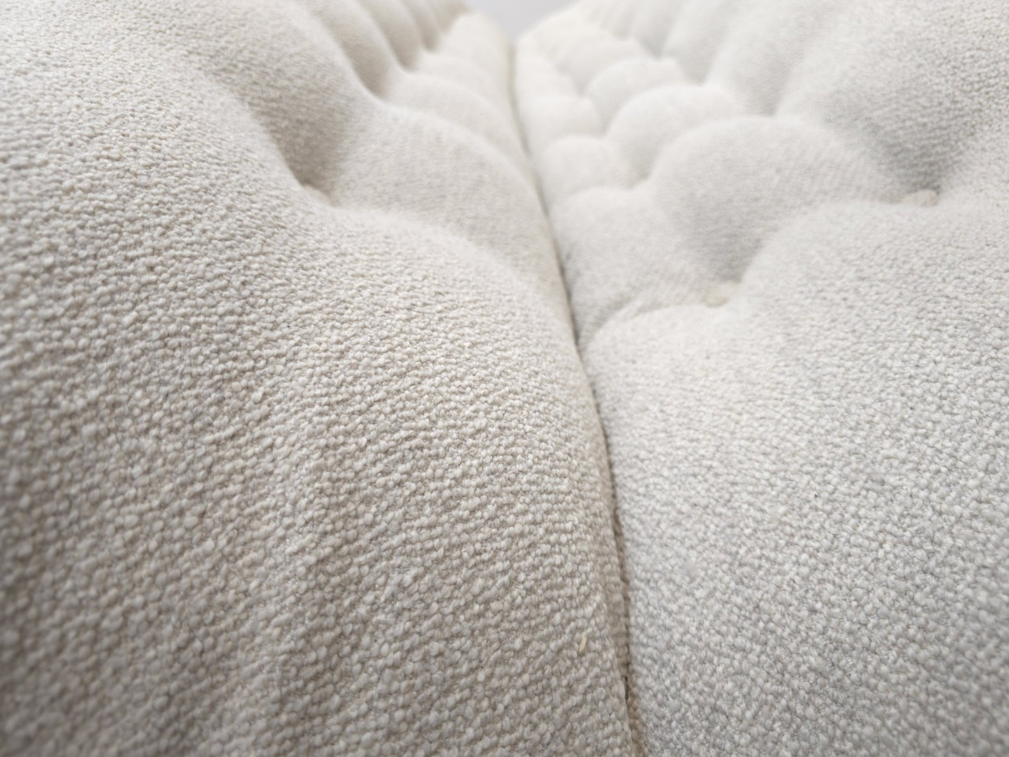 Cassina Soriana Dreisitzer Sofa mit Hocker Stoff Beige Designer Sofa-Cassina-JSFurniture
