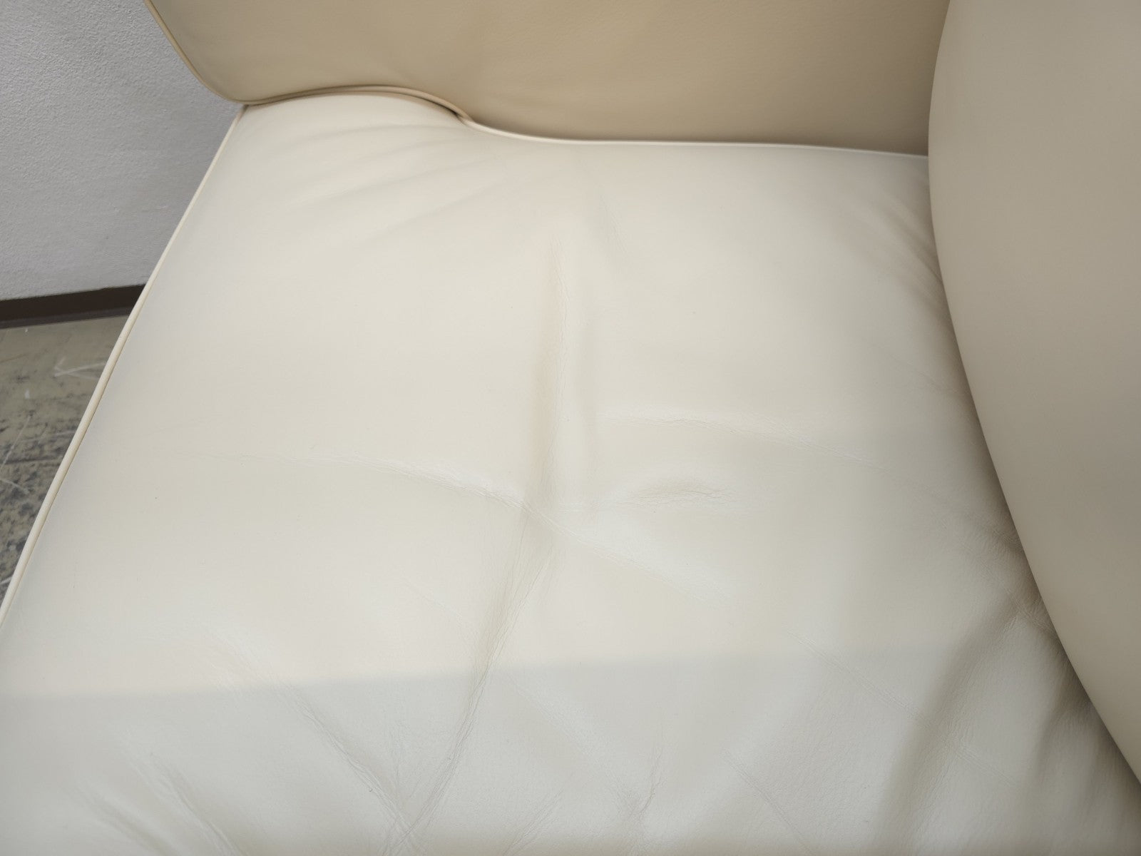 Poltrona Frau Twice Sessel Beige Ledersessel Designer Sessel-Poltrona Frau-JSFurniture