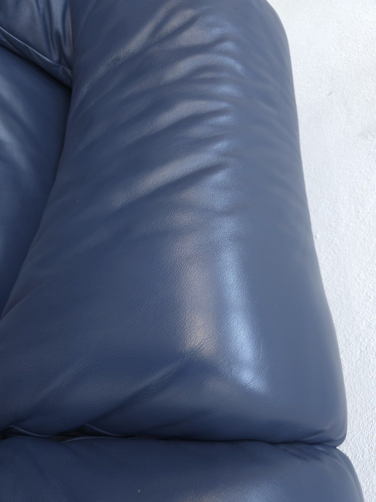 Cassina Maralunga Zweisitzer Designersofa Ledersofa Couch Ledercouch Blau Sofa-Cassina-JSFurniture