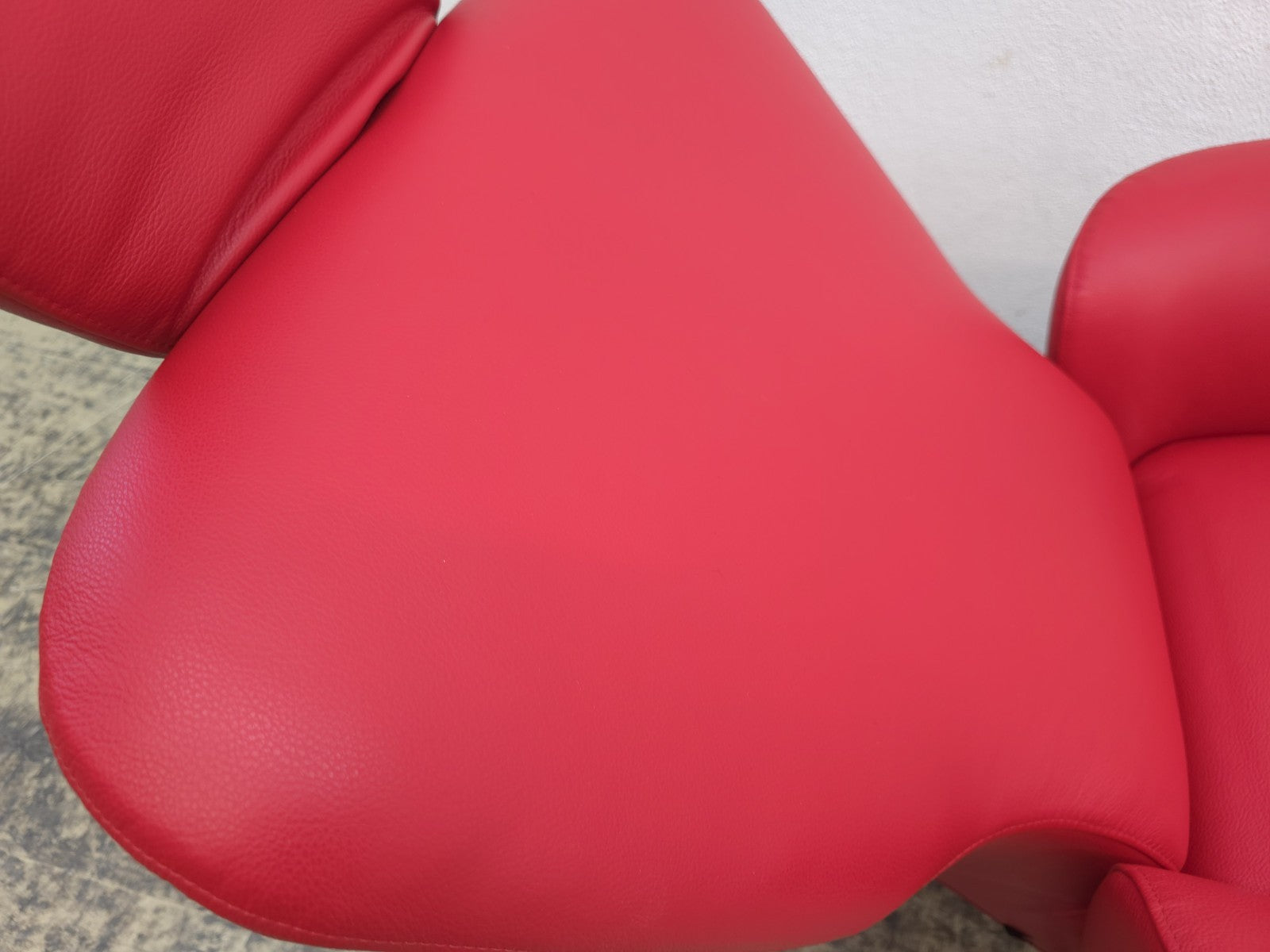 Cassina Dodo Sessel Designersessel Ledersessel Drehsessel Neuwertig Ausstellung-Cassina-JSFurniture