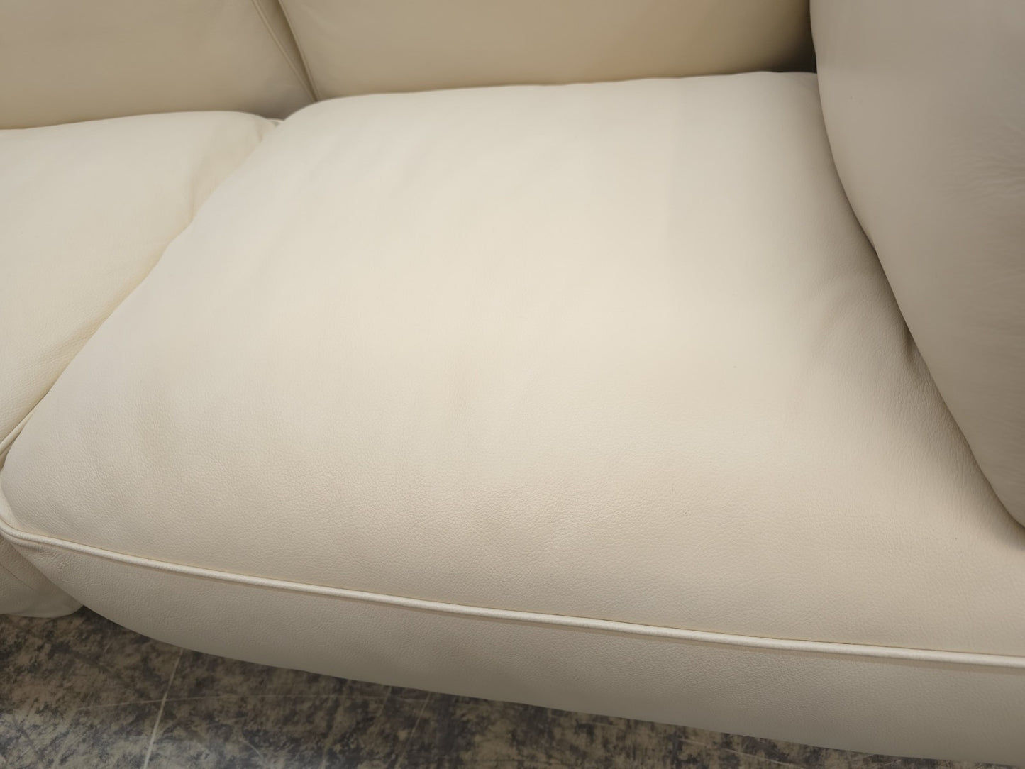 Poltrona Frau Twice Zweisitzer Ledersofa Beige Designer Sofa-Poltrona Frau-JSFurniture