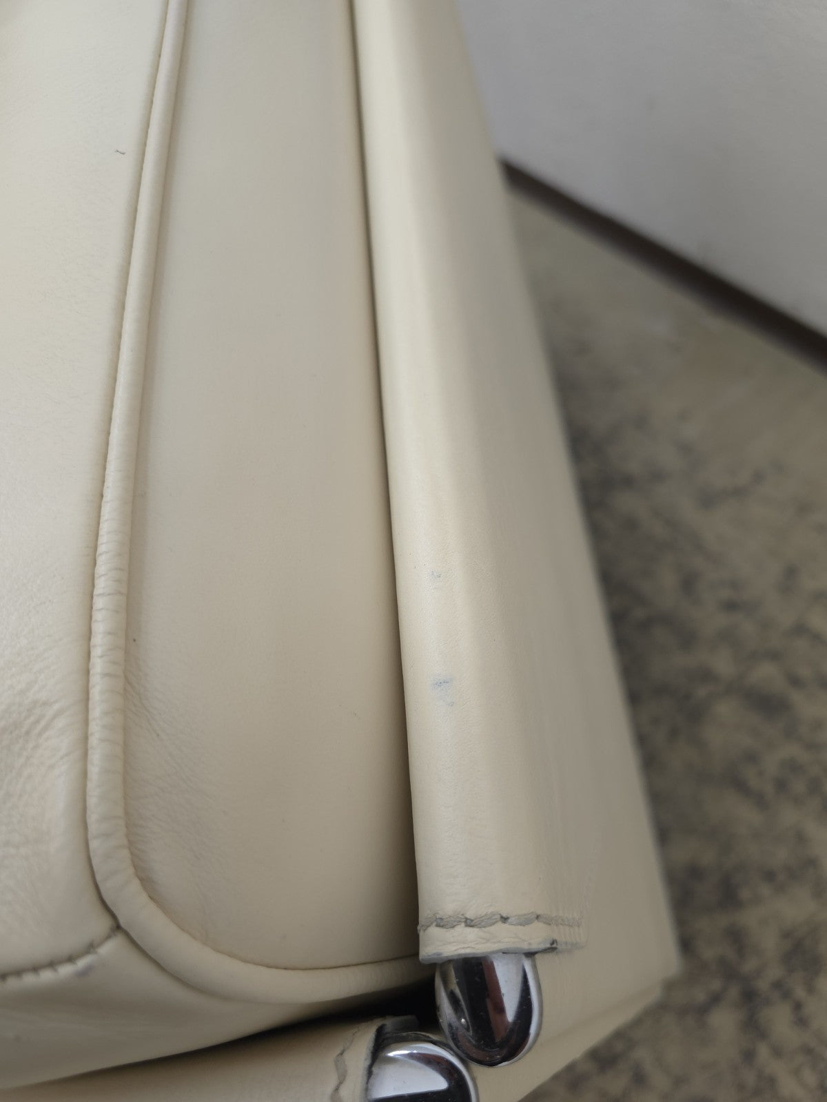 Poltrona Frau Twice Dreisitzer Ledersofa in Beige-Poltrona Frau-JSFurniture