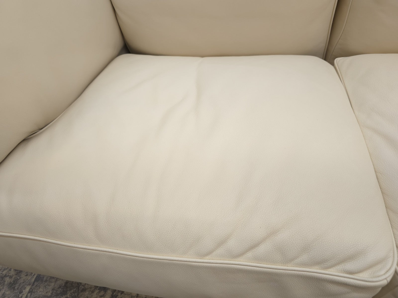 Poltrona Frau Twice Zweisitzer Ledersofa Beige Designer Sofa-Poltrona Frau-JSFurniture