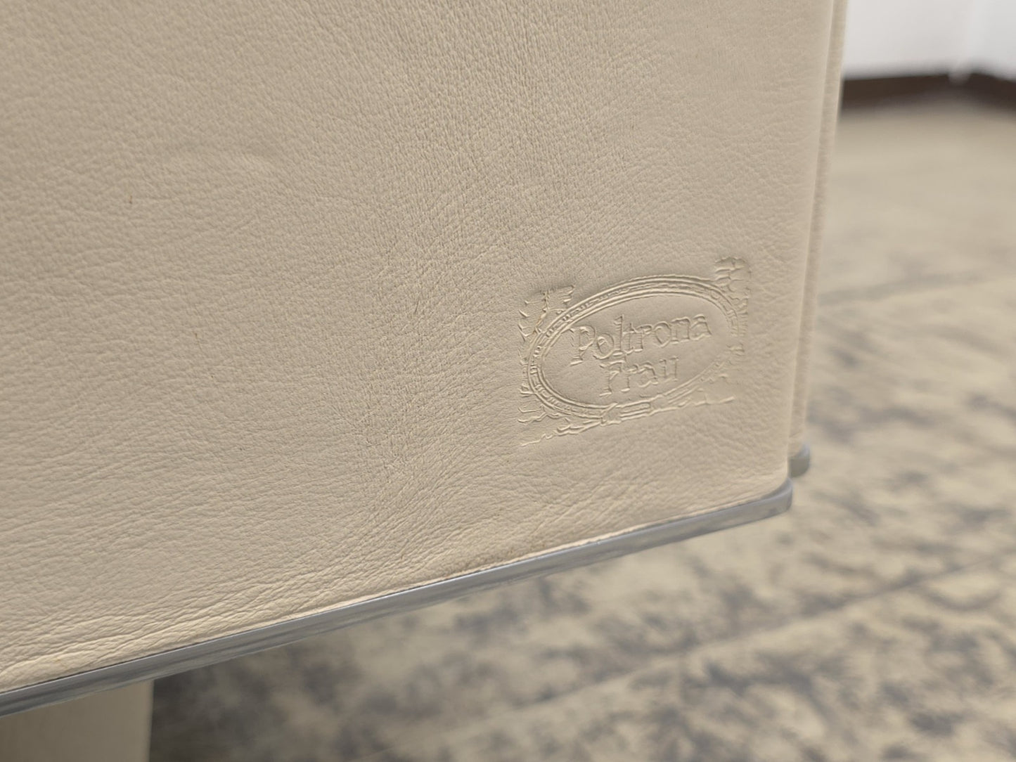 Poltrona Frau Twice Zweisitzer Ledersofa Beige Designer Sofa-Poltrona Frau-JSFurniture