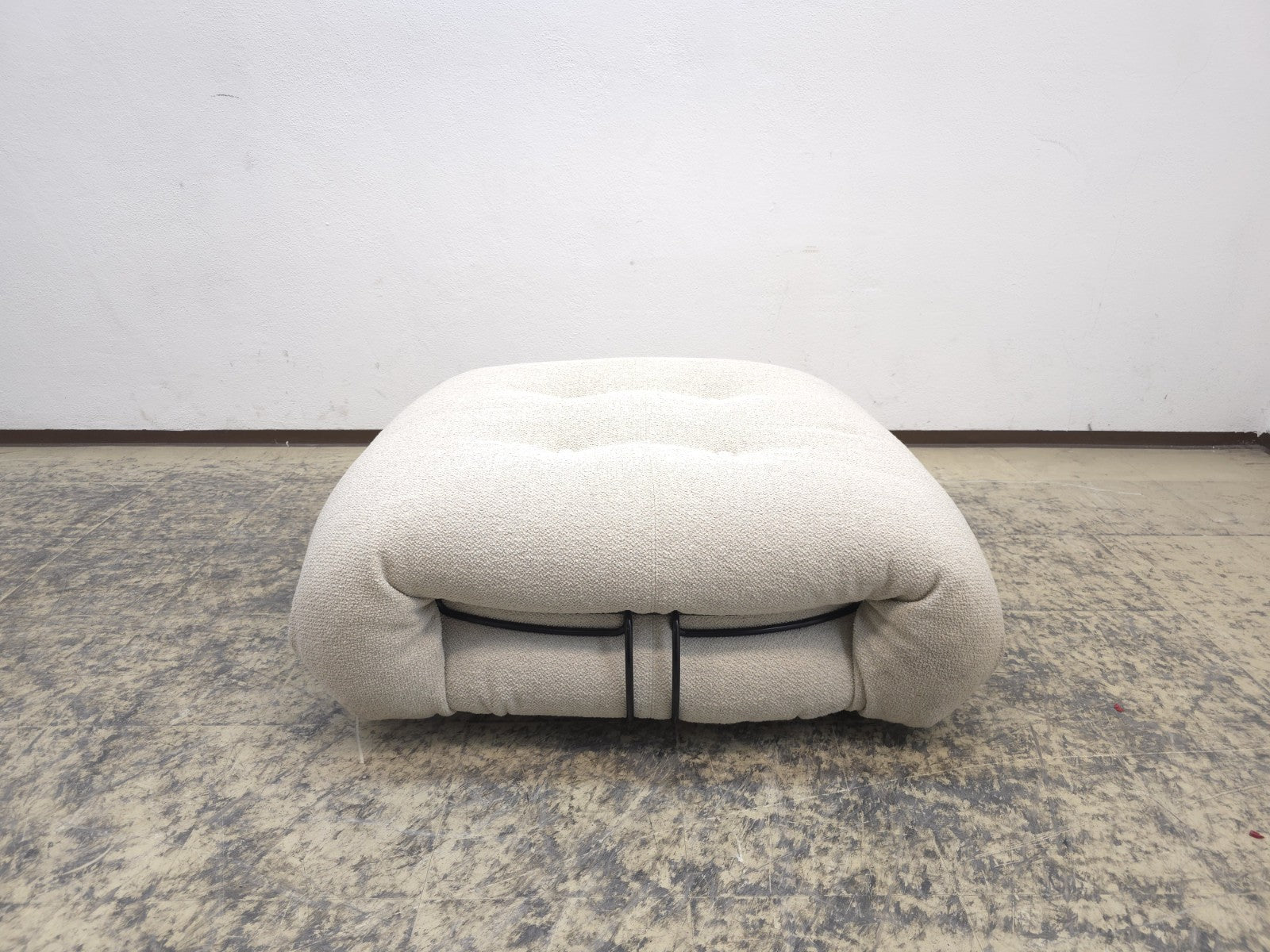 Cassina Soriana Dreisitzer Sofa mit Hocker Stoff Beige Designer Sofa-Cassina-JSFurniture