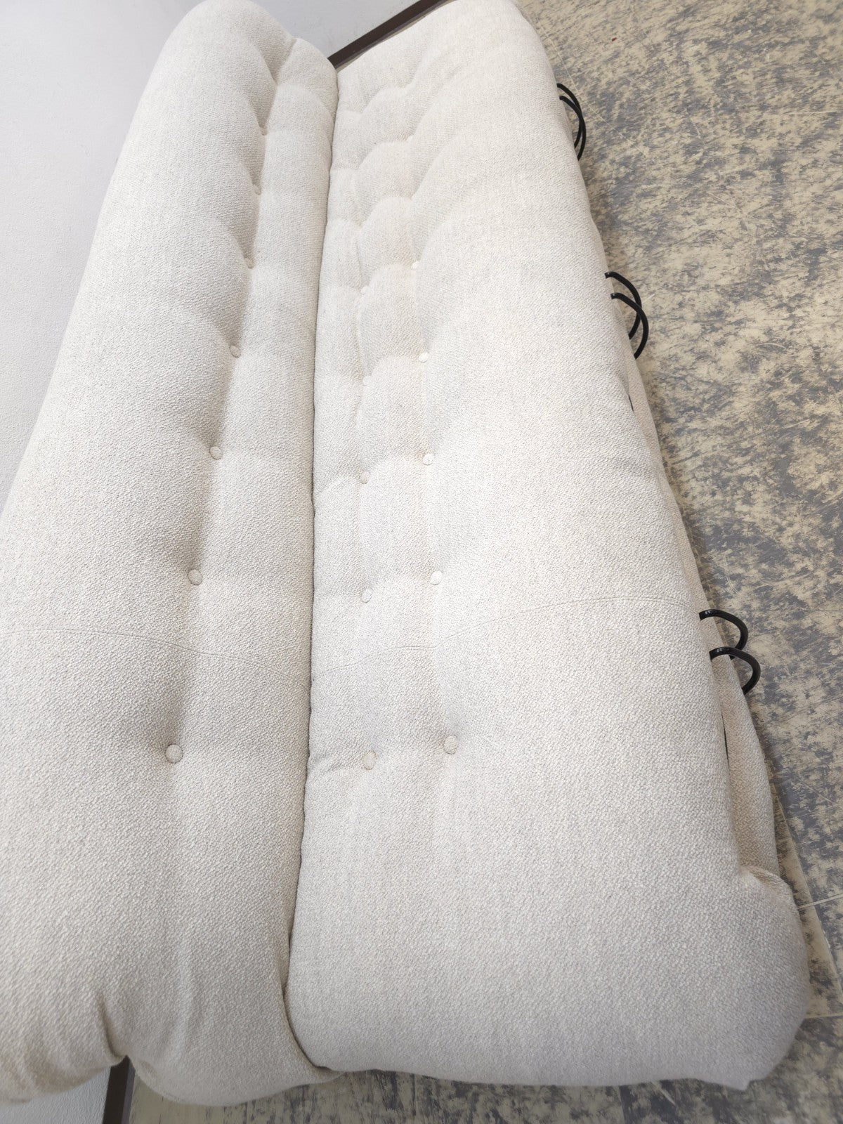 Cassina Soriana Dreisitzer Sofa mit Hocker Stoff Beige Designer Sofa-Cassina-JSFurniture