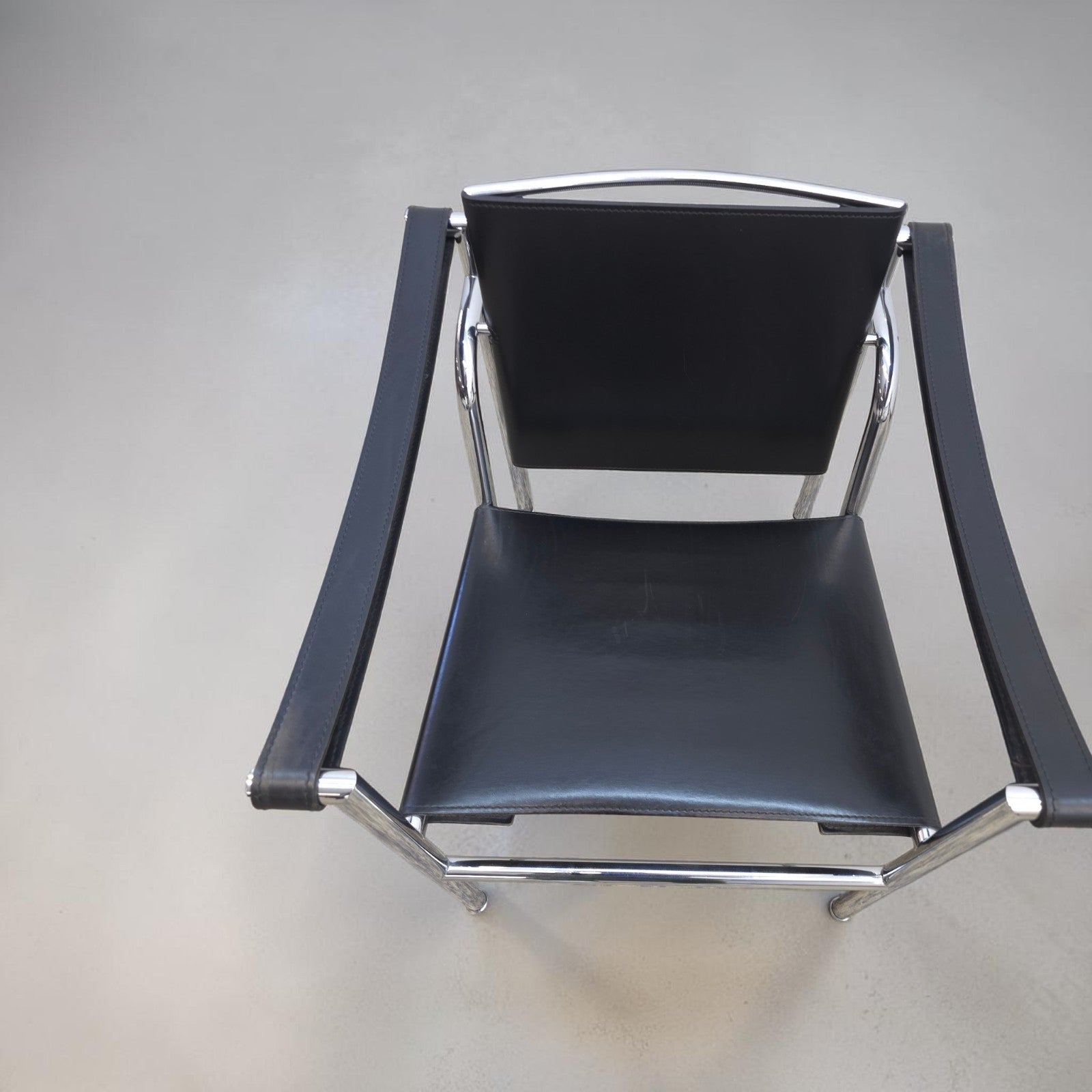 Cassina LC1 Sessel Le Corbusier Leder Schwarz-Cassina-JSFurniture