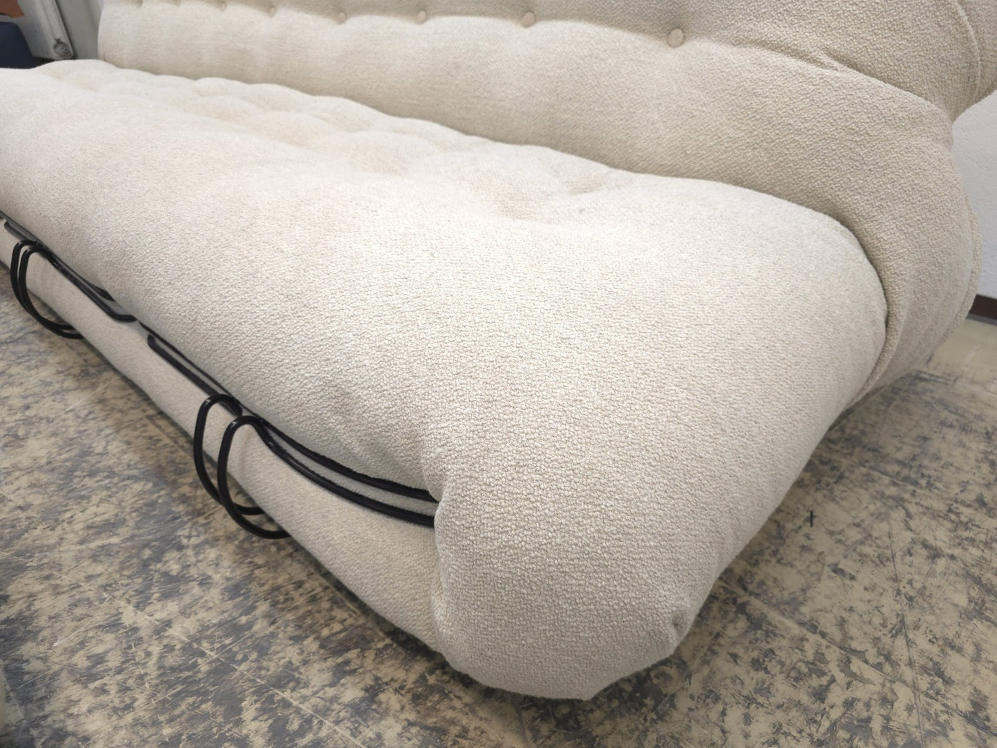 Cassina Soriana Dreisitzer Sofa mit Hocker Stoff Beige Designer Sofa-Cassina-JSFurniture