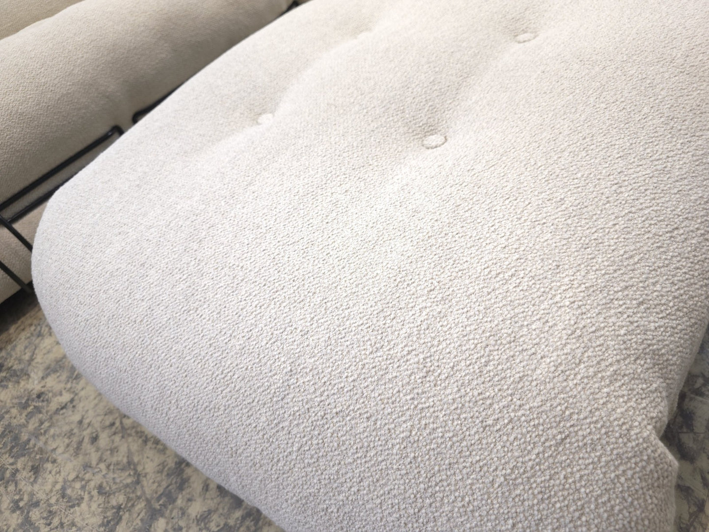 Cassina Soriana Dreisitzer Sofa mit Hocker Stoff Beige Designer Sofa-Cassina-JSFurniture