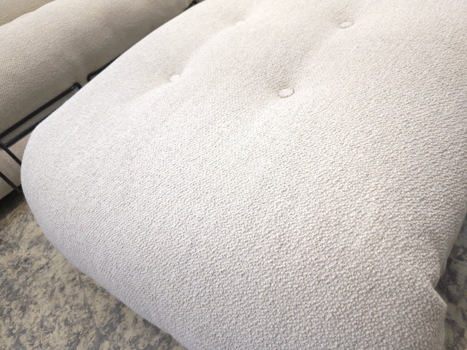 Cassina Soriana Dreisitzer Sofa mit Hocker Stoff Beige Designer Sofa-Cassina-JSFurniture