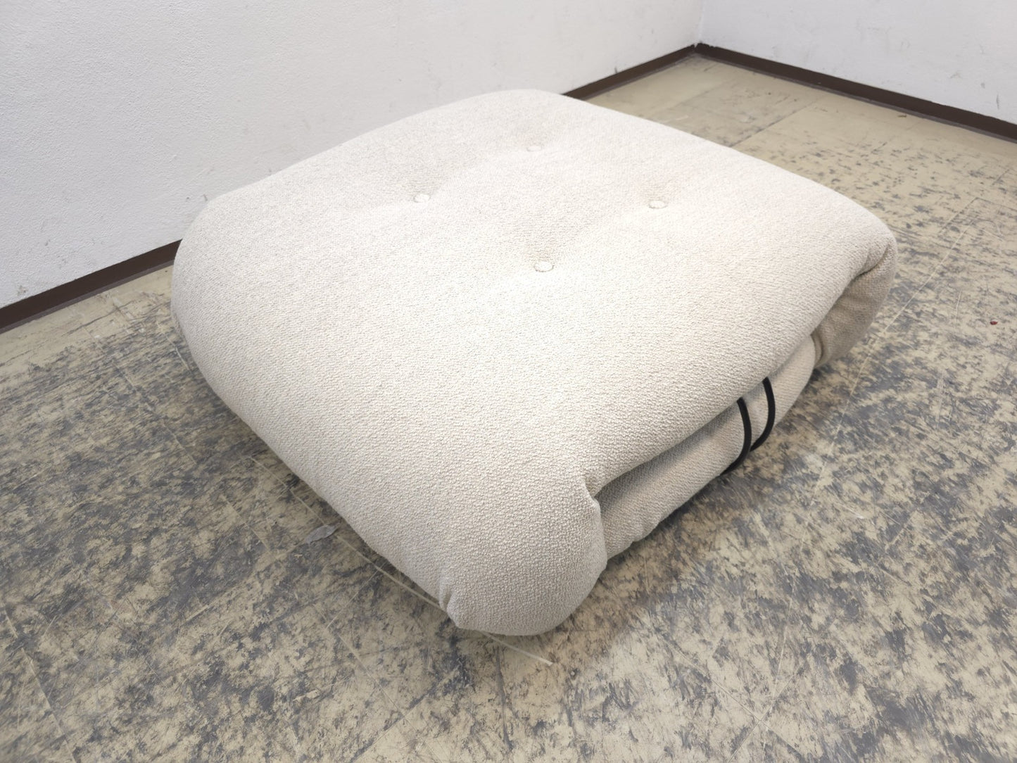 Cassina Soriana Dreisitzer Sofa mit Hocker Stoff Beige Designer Sofa-Cassina-JSFurniture