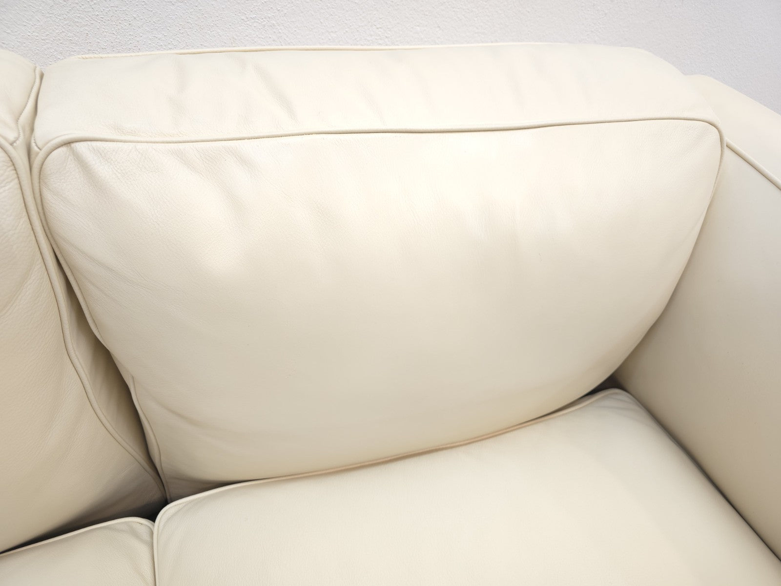 Poltrona Frau Twice Zweisitzer Ledersofa Beige Designer Sofa-Poltrona Frau-JSFurniture
