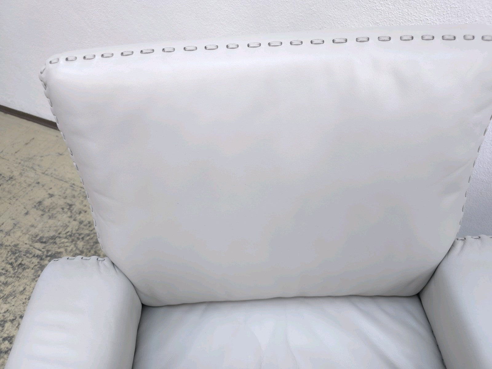 {{ product_title }} – {{ product_type }} von JS Furniture, Designer-Möbel gebraucht.