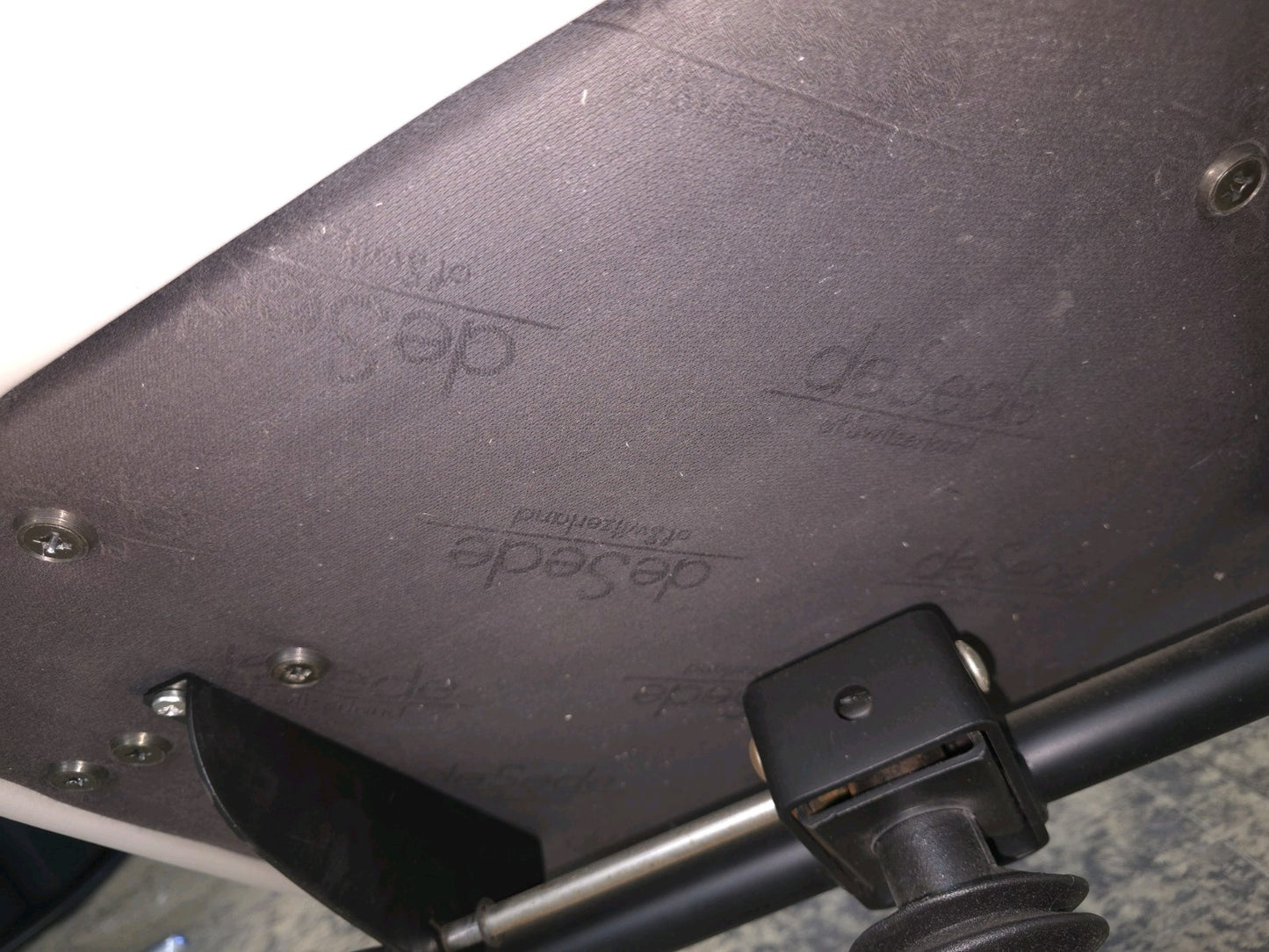 {{ product_title }} – {{ product_type }} von JS Furniture, Designer-Möbel gebraucht.