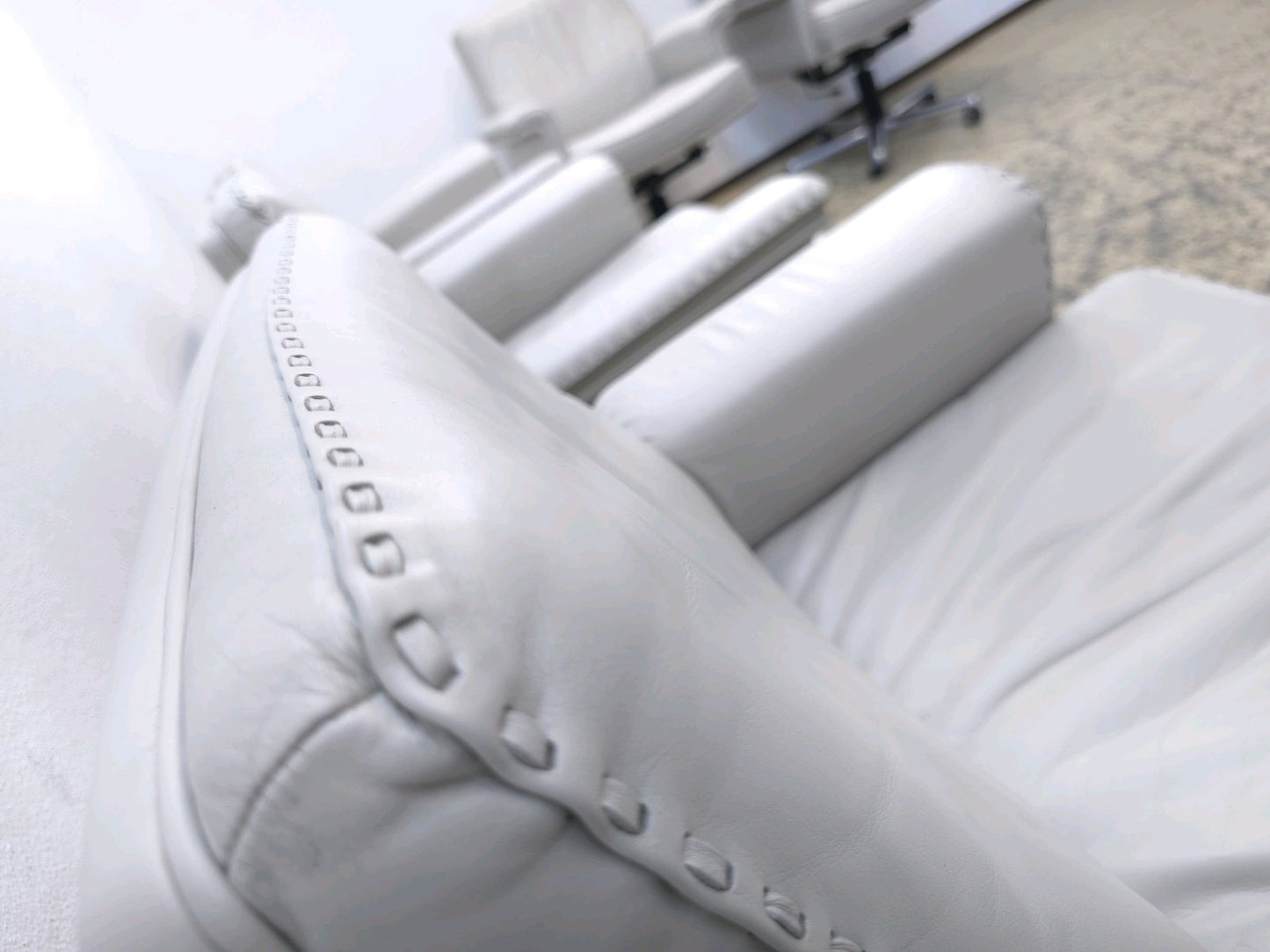 {{ product_title }} – {{ product_type }} von JS Furniture, Designer-Möbel gebraucht.