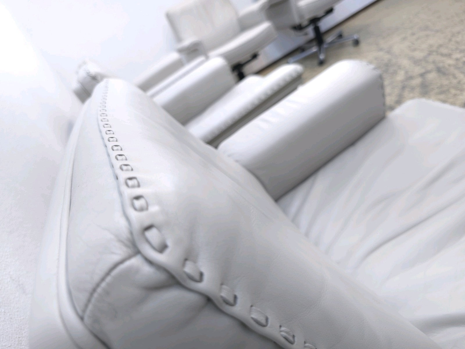 {{ product_title }} – {{ product_type }} von JS Furniture, Designer-Möbel gebraucht.