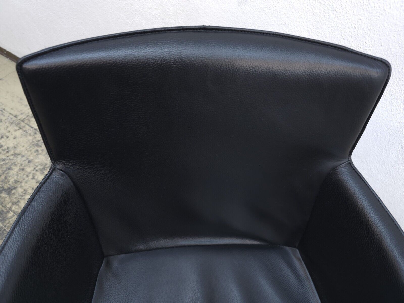 {{ product_title }} – {{ product_type }} von JS Furniture, Designer-Möbel gebraucht.