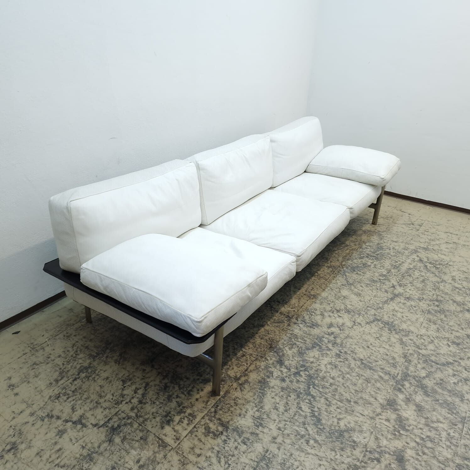{{ product_title }} – {{ product_type }} von JS Furniture, Designer-Möbel gebraucht.