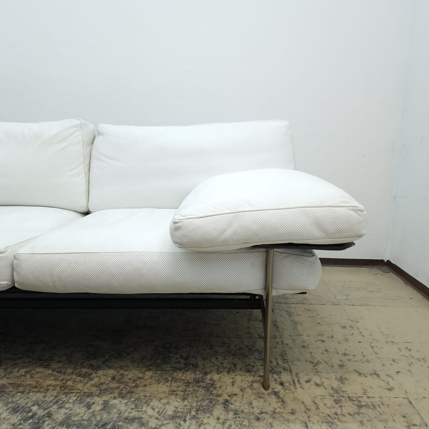 {{ product_title }} – {{ product_type }} von JS Furniture, Designer-Möbel gebraucht.