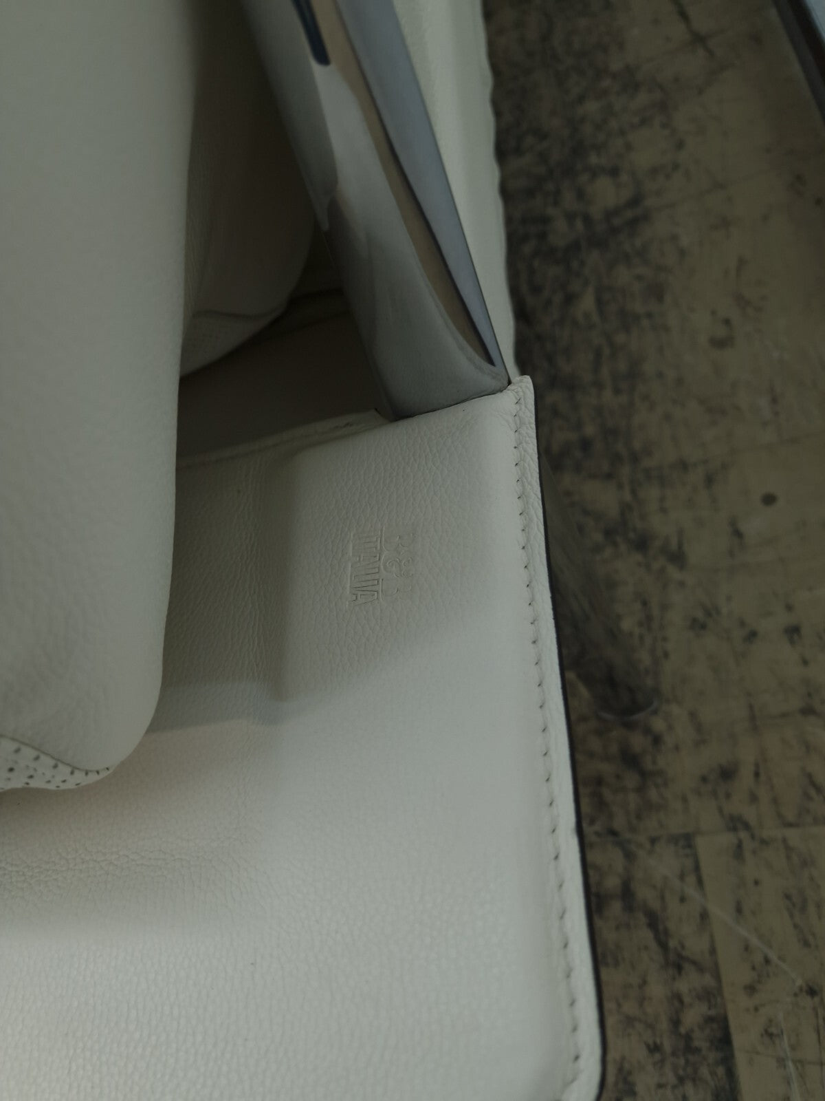 {{ product_title }} – {{ product_type }} von JS Furniture, Designer-Möbel gebraucht.