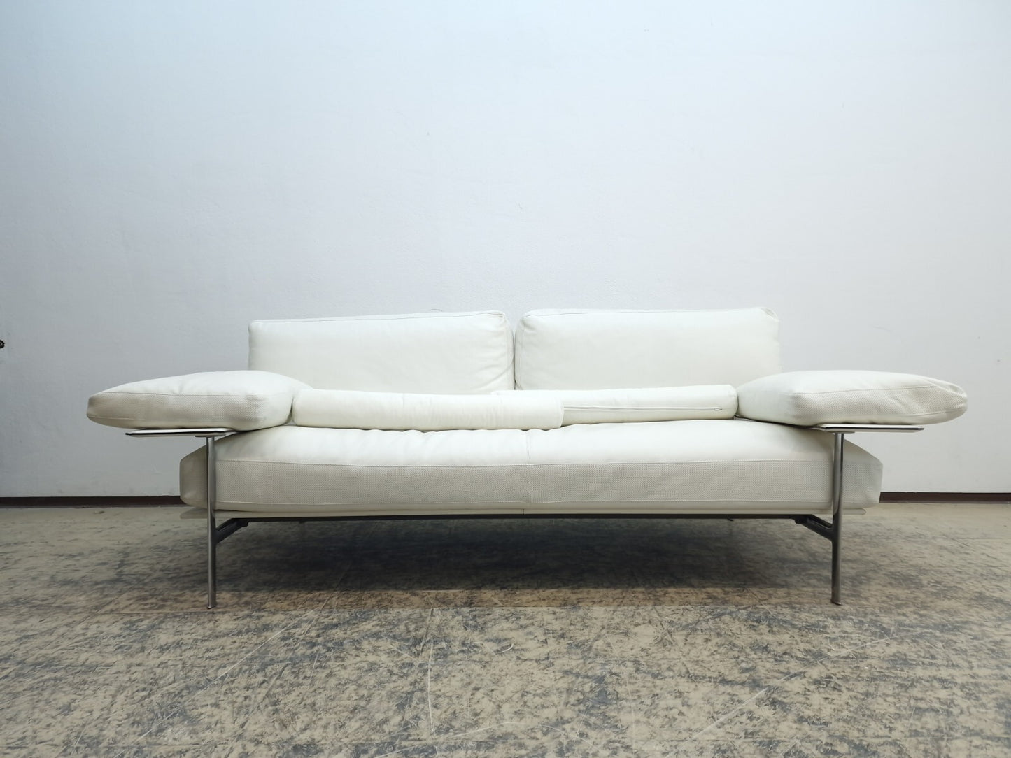 {{ product_title }} – {{ product_type }} von JS Furniture, Designer-Möbel gebraucht.