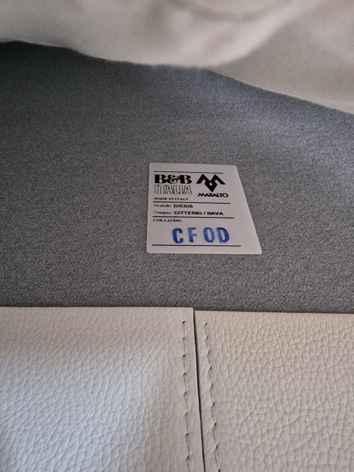 {{ product_title }} – {{ product_type }} von JS Furniture, Designer-Möbel gebraucht.