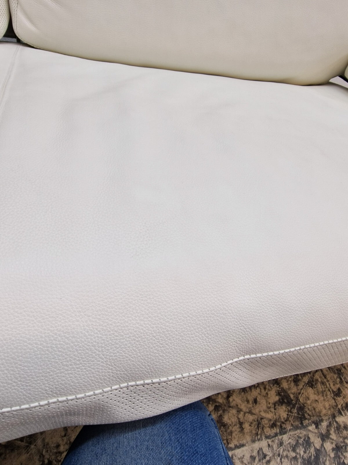 {{ product_title }} – {{ product_type }} von JS Furniture, Designer-Möbel gebraucht.