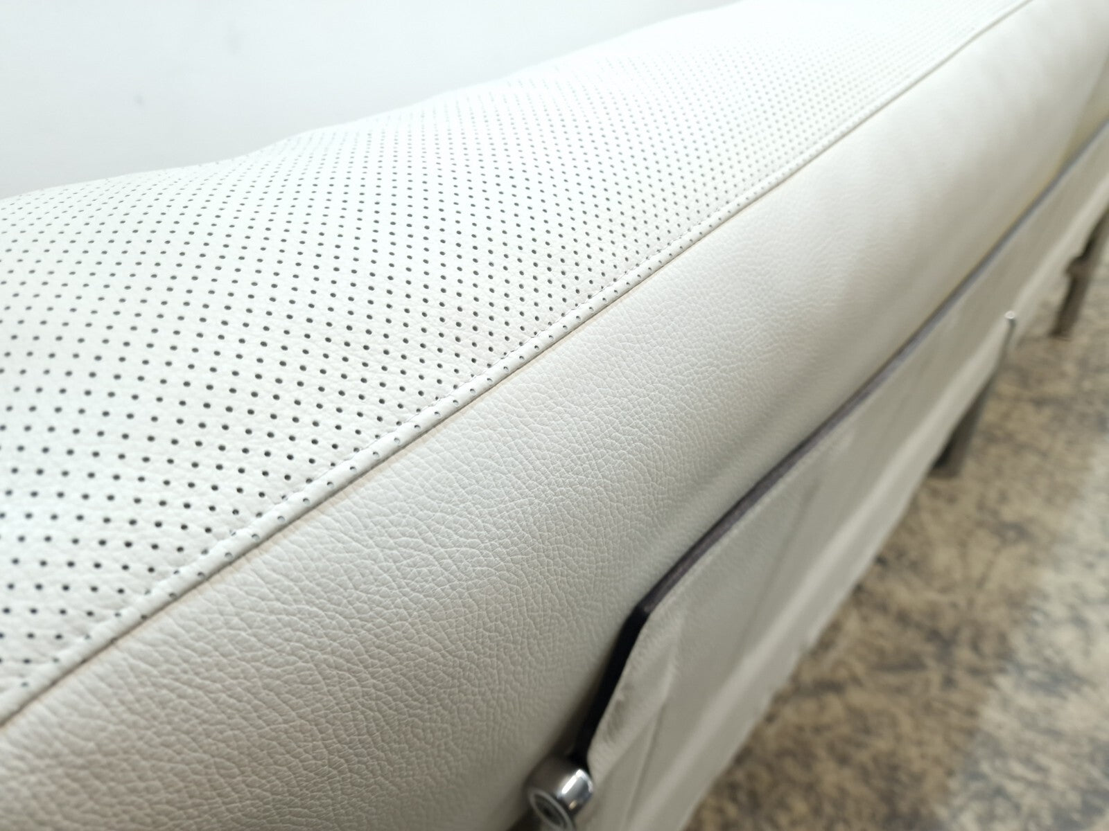 {{ product_title }} – {{ product_type }} von JS Furniture, Designer-Möbel gebraucht.