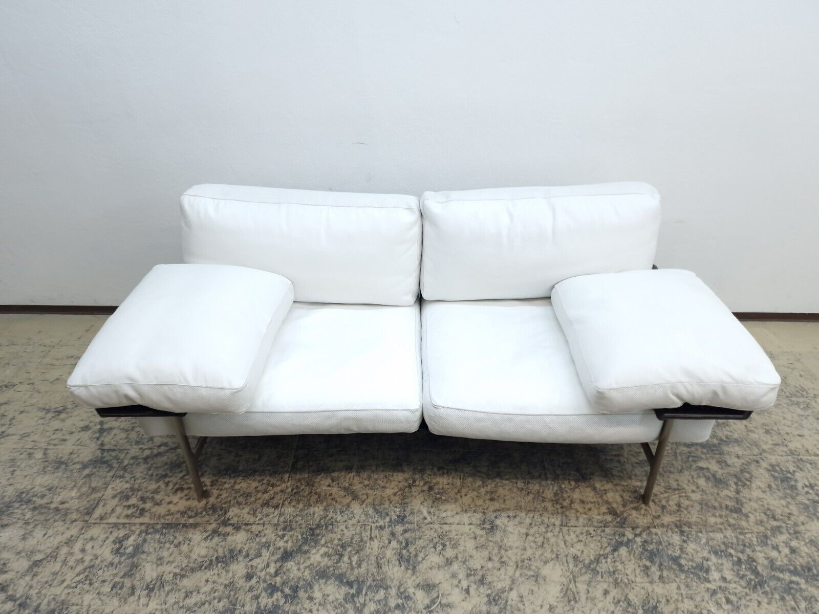 {{ product_title }} – {{ product_type }} von JS Furniture, Designer-Möbel gebraucht.