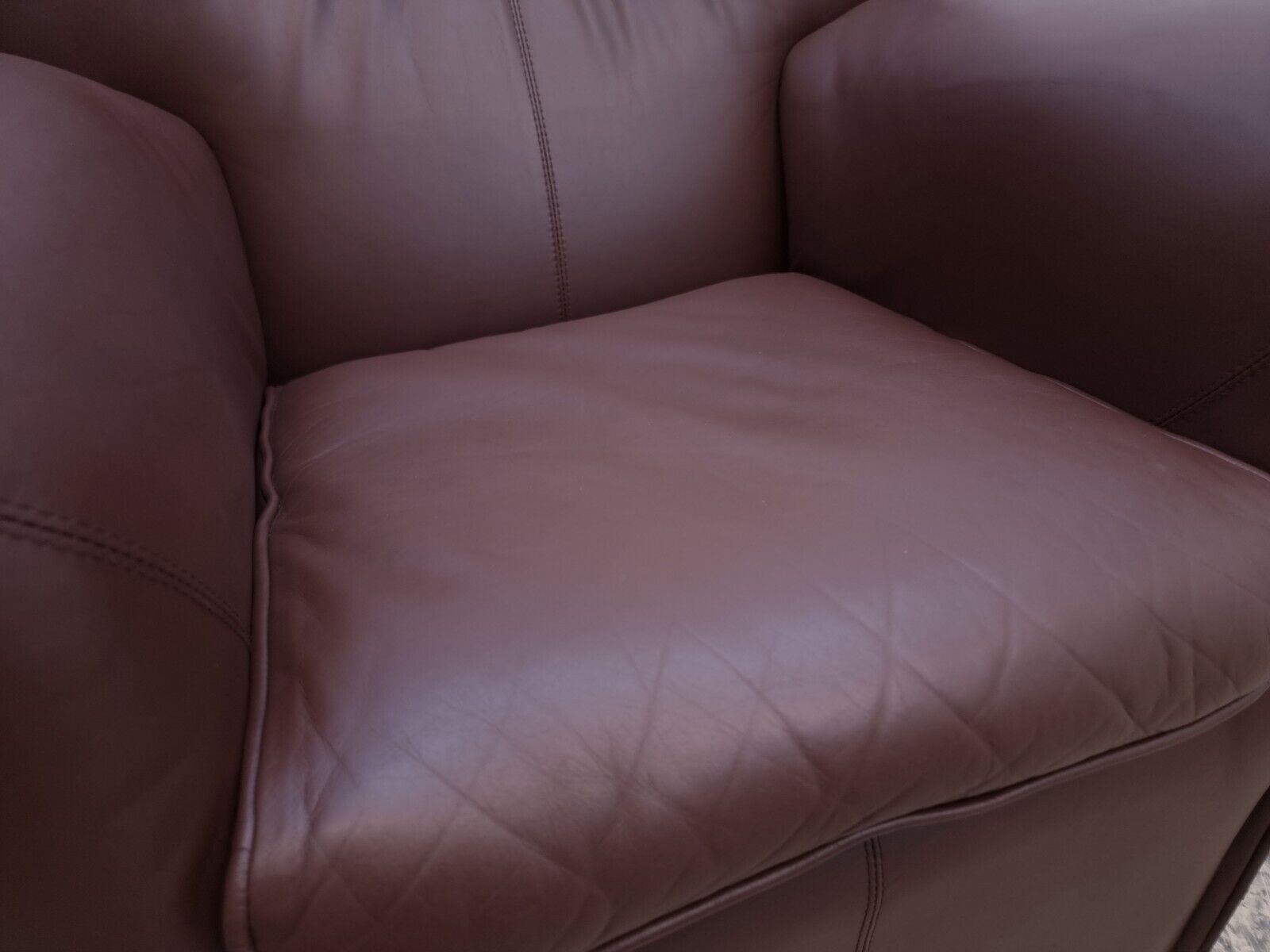 {{ product_title }} – {{ product_type }} von JS Furniture, Designer-Möbel gebraucht.
