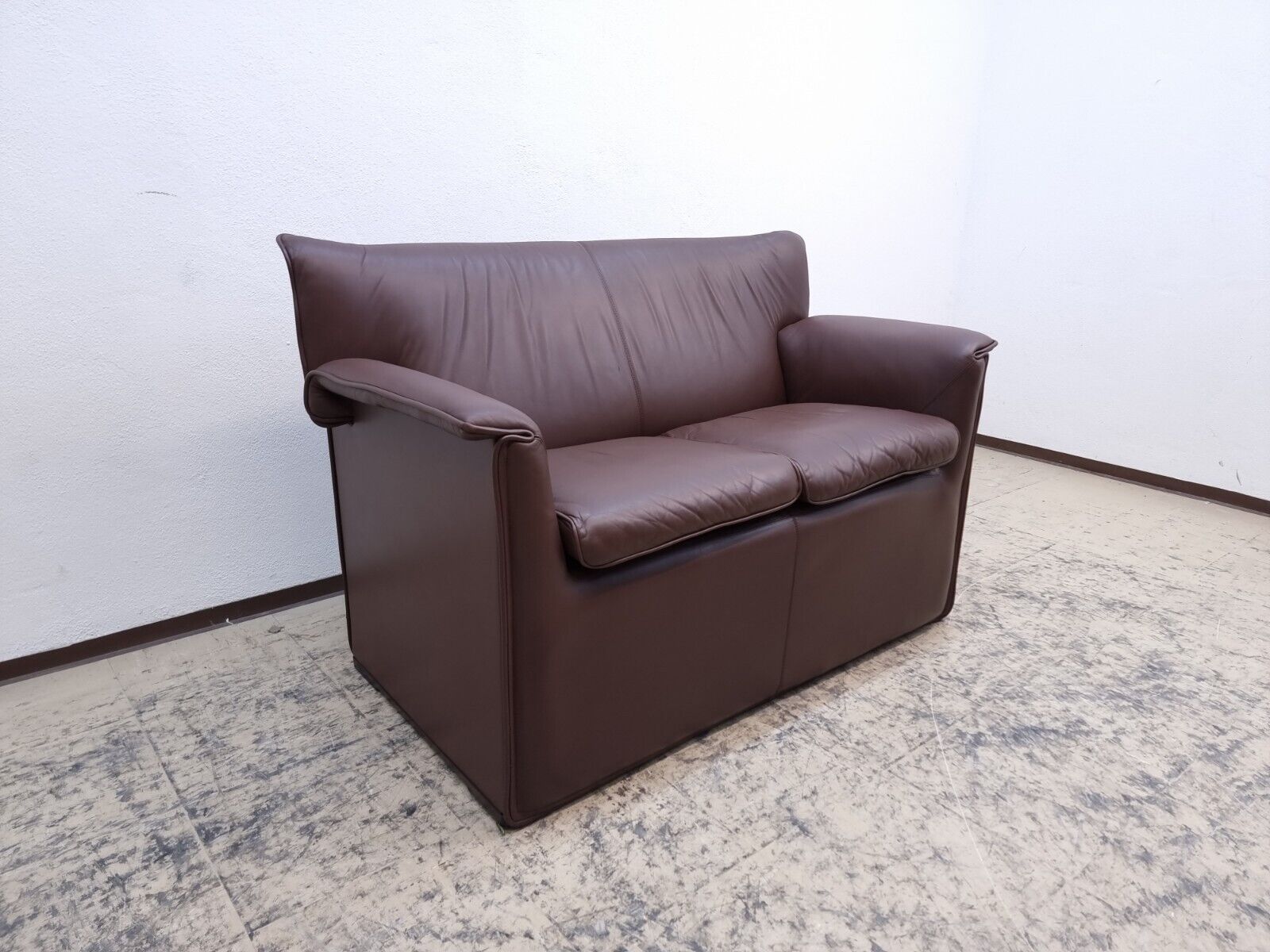 {{ product_title }} – {{ product_type }} von JS Furniture, Designer-Möbel gebraucht.