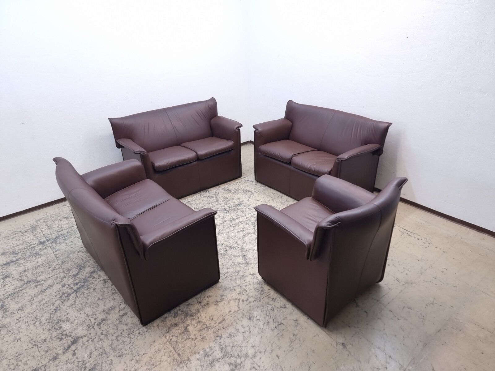 {{ product_title }} – {{ product_type }} von JS Furniture, Designer-Möbel gebraucht.