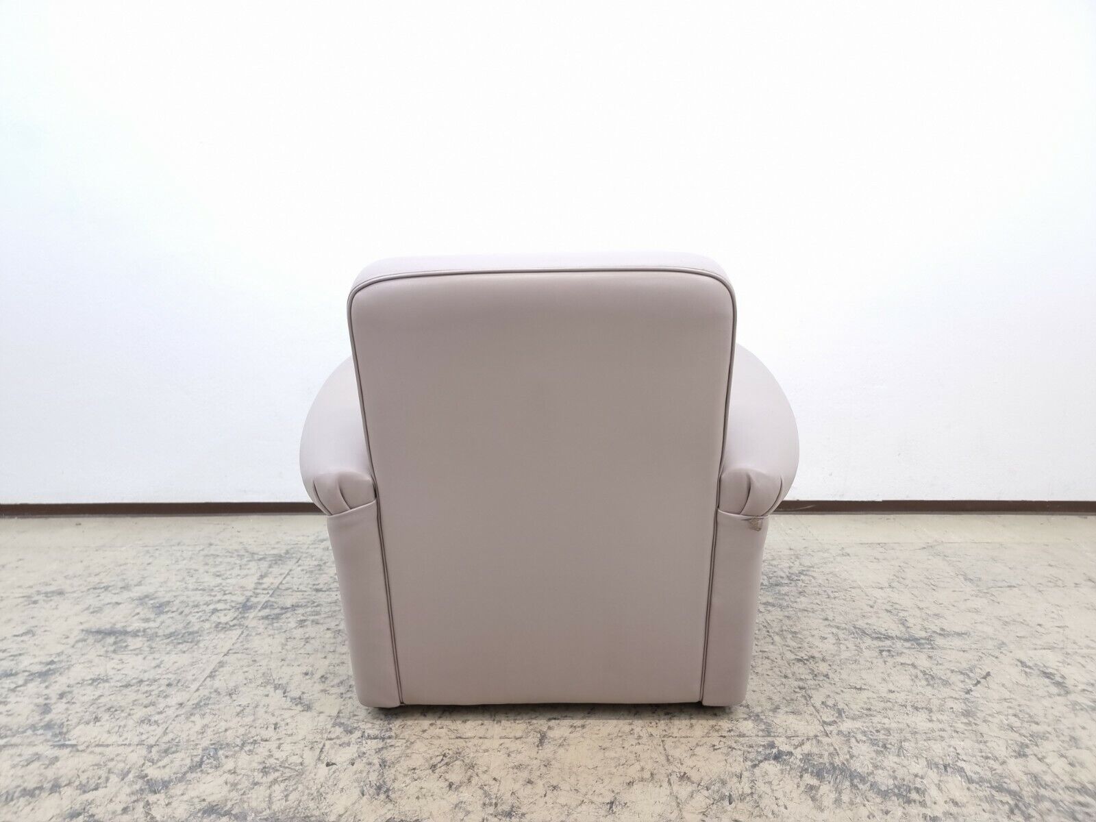 {{ product_title }} – {{ product_type }} von JS Furniture, Designer-Möbel gebraucht.