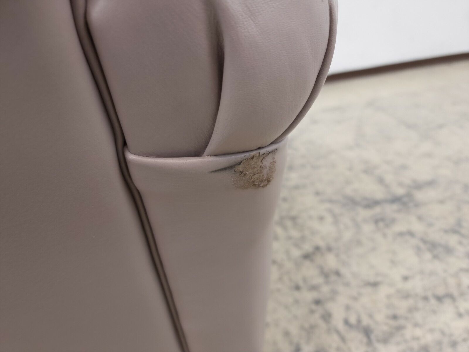 {{ product_title }} – {{ product_type }} von JS Furniture, Designer-Möbel gebraucht.