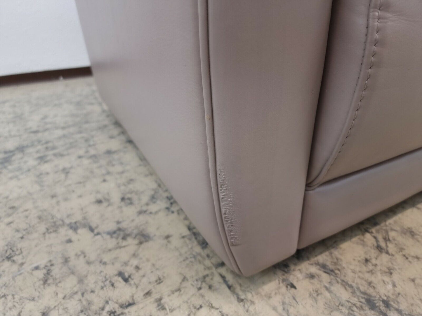 {{ product_title }} – {{ product_type }} von JS Furniture, Designer-Möbel gebraucht.