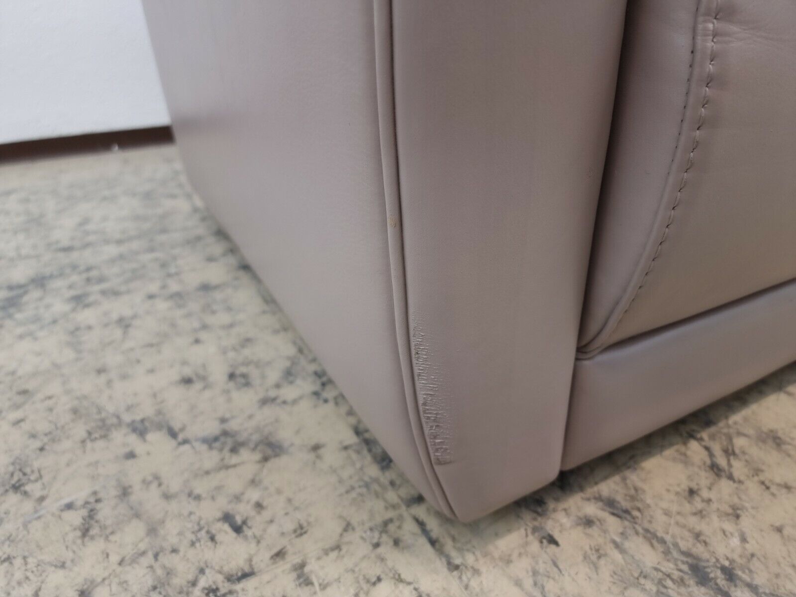 {{ product_title }} – {{ product_type }} von JS Furniture, Designer-Möbel gebraucht.
