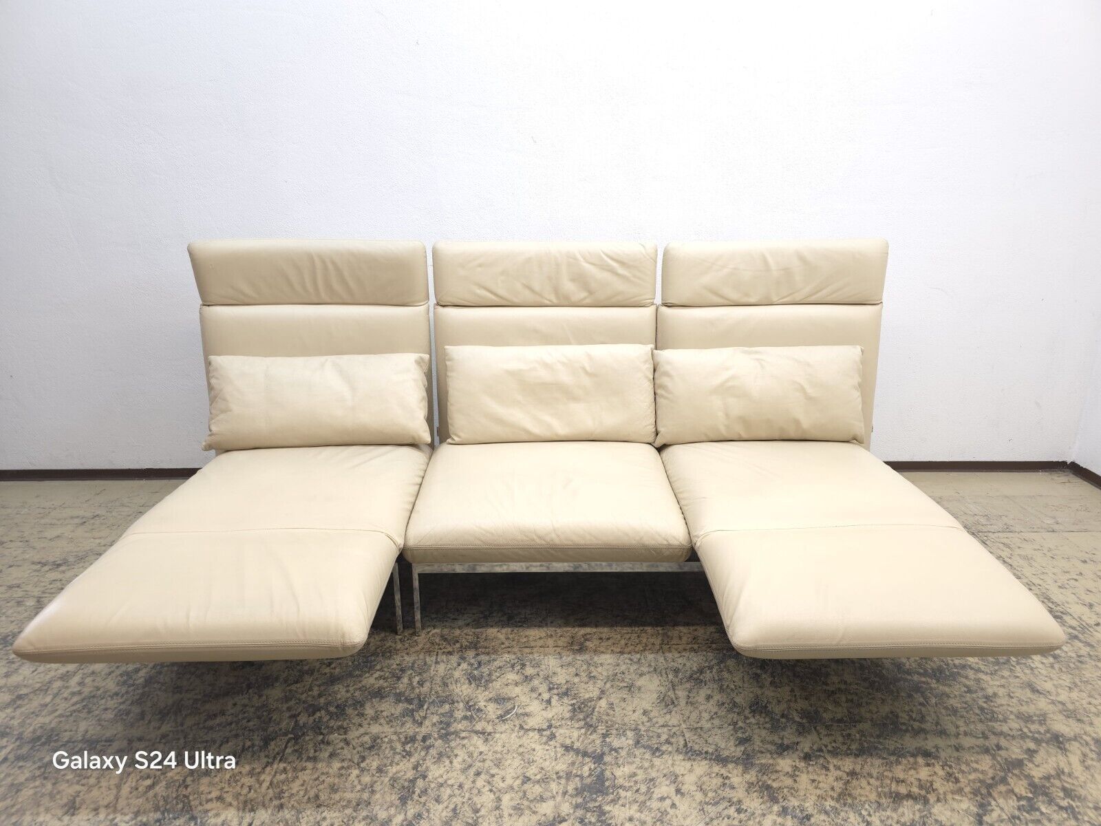 {{ product_title }} – {{ product_type }} von JS Furniture, Designer-Möbel gebraucht.