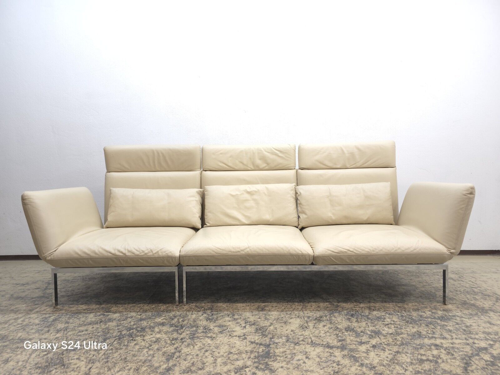 {{ product_title }} – {{ product_type }} von JS Furniture, Designer-Möbel gebraucht.