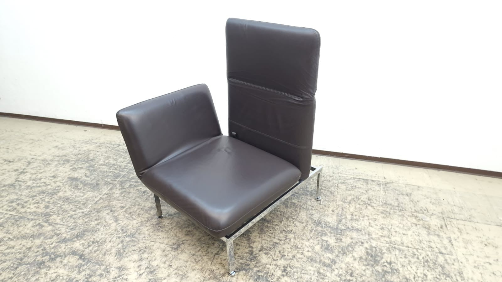 {{ product_title }} – {{ product_type }} von JS Furniture, Designer-Möbel gebraucht.