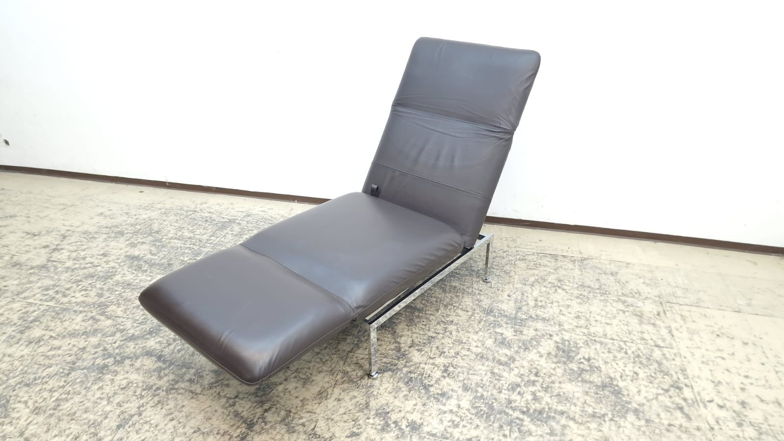 {{ product_title }} – {{ product_type }} von JS Furniture, Designer-Möbel gebraucht.