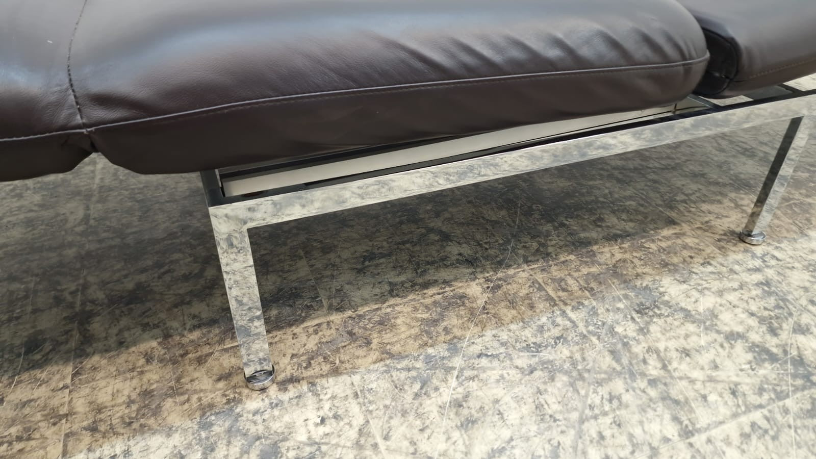 {{ product_title }} – {{ product_type }} von JS Furniture, Designer-Möbel gebraucht.