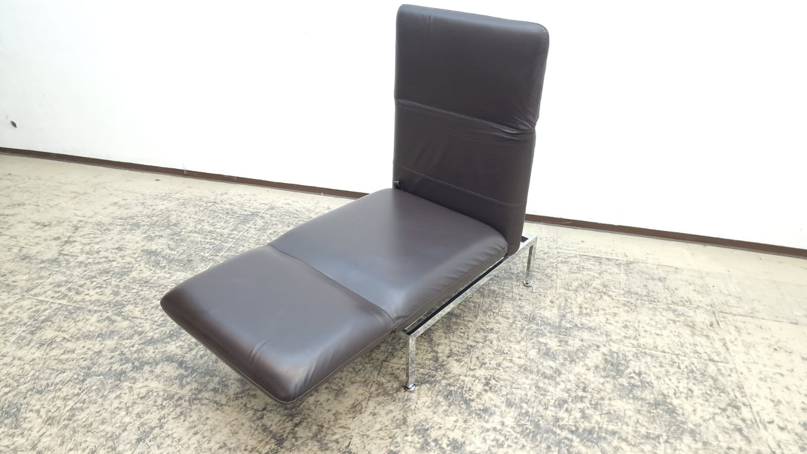 {{ product_title }} – {{ product_type }} von JS Furniture, Designer-Möbel gebraucht.