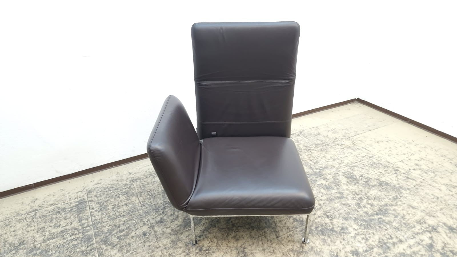 {{ product_title }} – {{ product_type }} von JS Furniture, Designer-Möbel gebraucht.