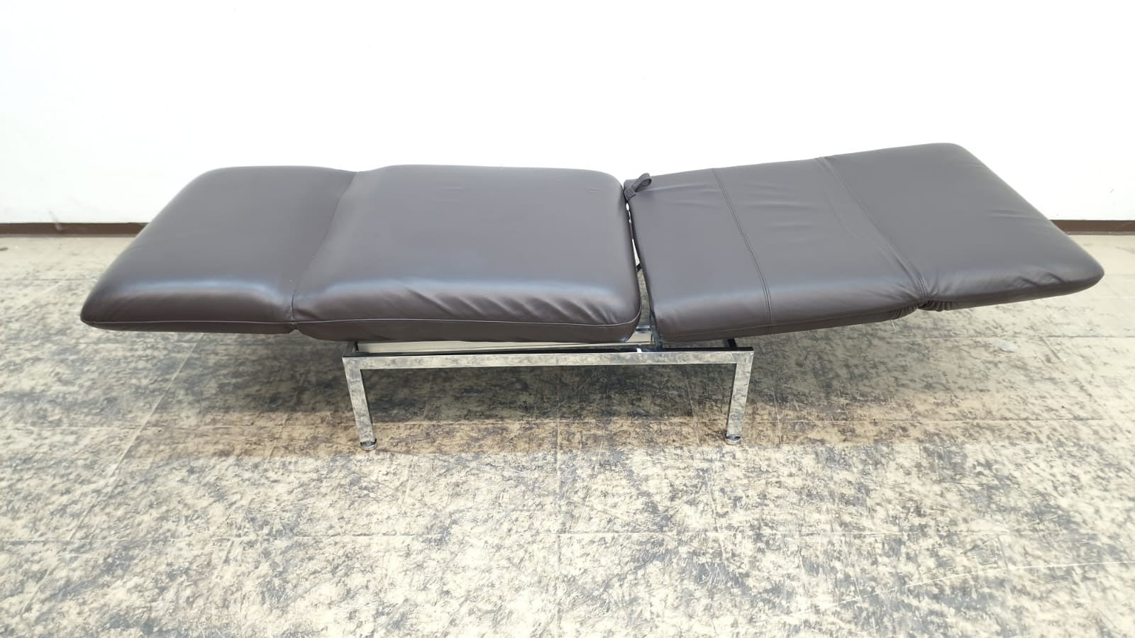 {{ product_title }} – {{ product_type }} von JS Furniture, Designer-Möbel gebraucht.