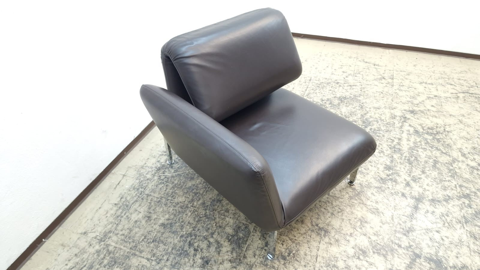 {{ product_title }} – {{ product_type }} von JS Furniture, Designer-Möbel gebraucht.