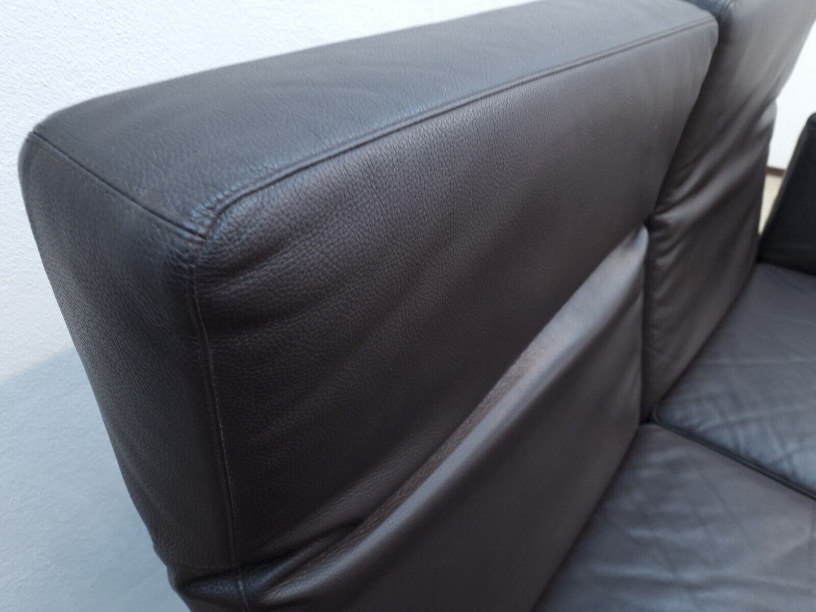 {{ product_title }} – {{ product_type }} von JS Furniture, Designer-Möbel gebraucht.