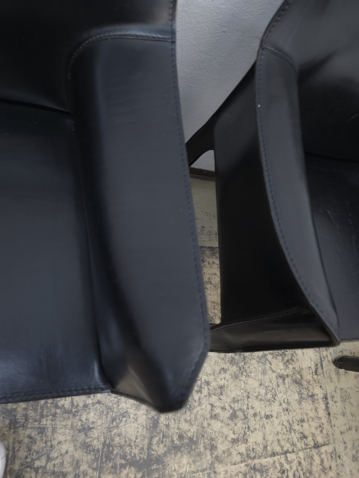 {{ product_title }} – {{ product_type }} von JS Furniture, Designer-Möbel gebraucht.